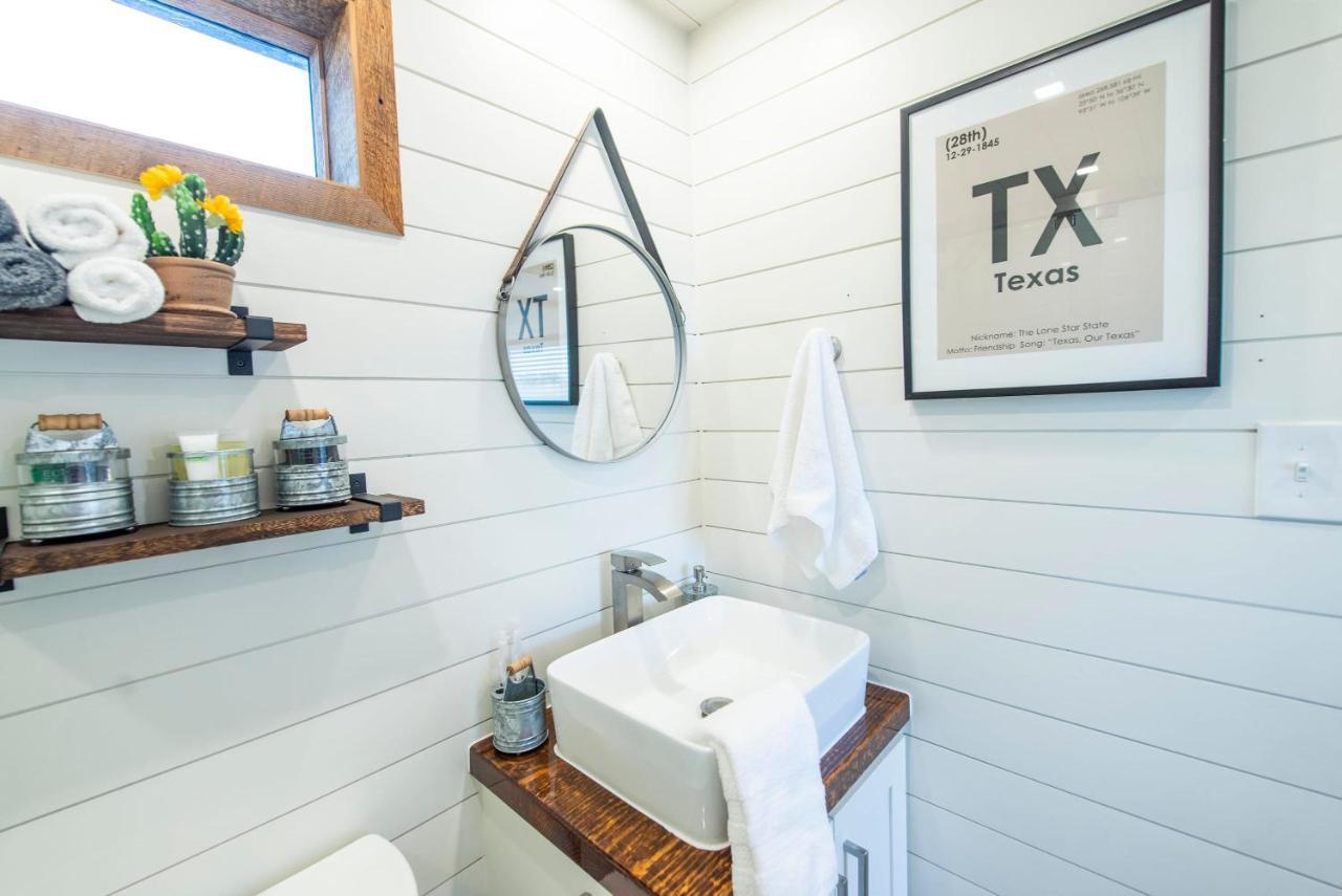 New The Lone Star Shipping Container Villa Fredericksburg Ngoại thất bức ảnh