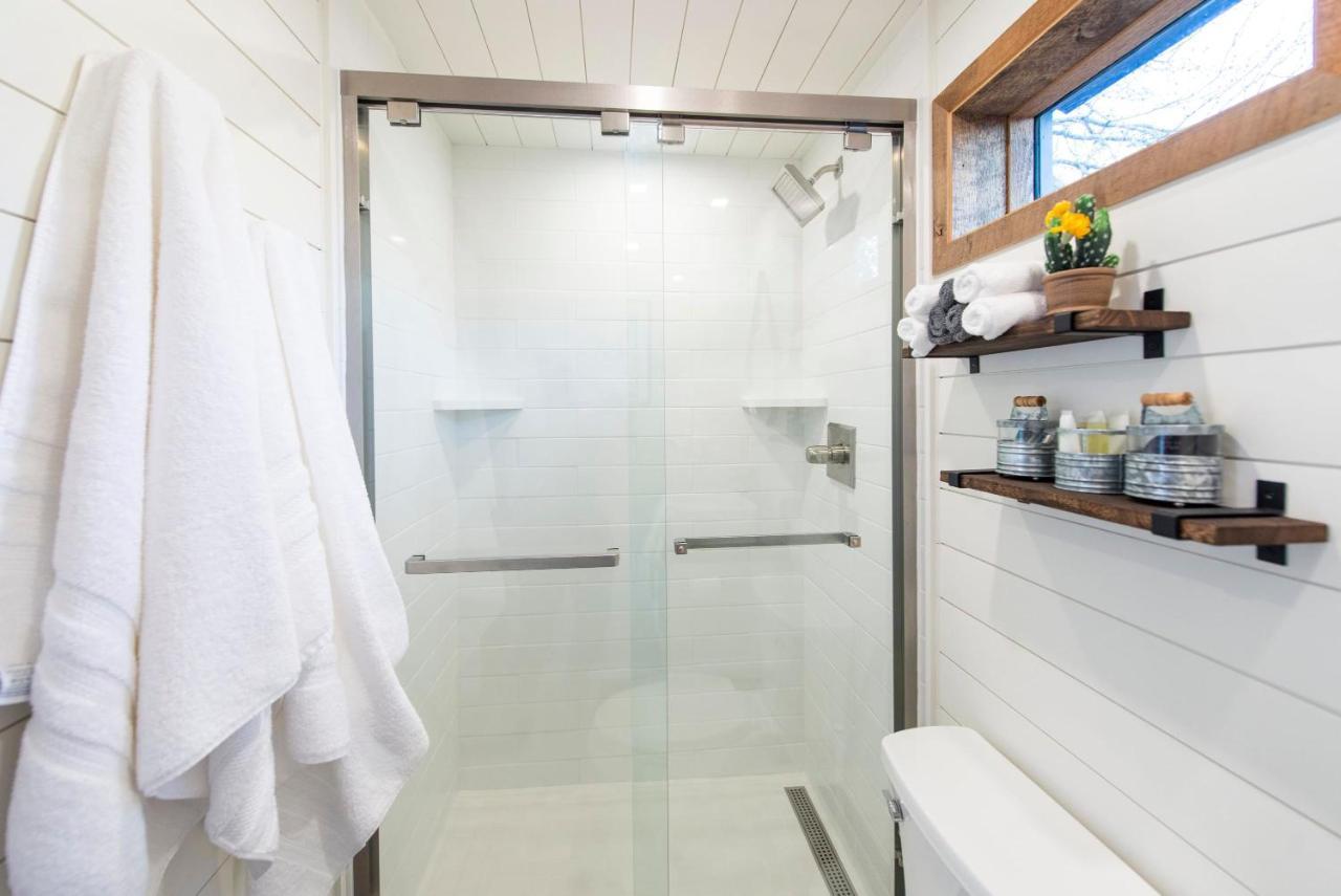 New The Lone Star Shipping Container Villa Fredericksburg Ngoại thất bức ảnh